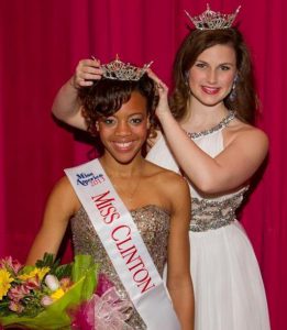 Jackson State University student A'Kendra Lewis is crowned Miss Clinton.