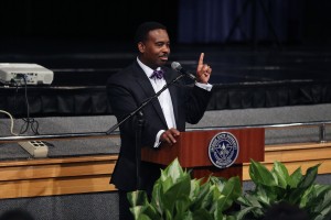 Dr. Robert Blaine, dean of undergraduate studies and CyberLearning, extends greetings to participants before testing, advisement and tours. (Photo by Charles A. Smith/JSU).