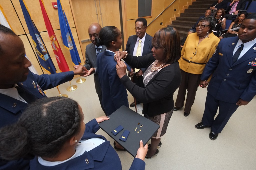 Lynn’s family assists with pinning ceremony. (Photo by Charles A. Smith/JSU)