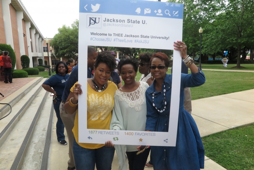 Employees show their “Thee I Love” spirit. (Photo by Charles A. Smith/JSU)