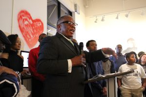Vicksburg Mayor George Flaggs tell the crowd what it was like growing up with Kelly. (Photo by Charles A. Smith/JSU)
