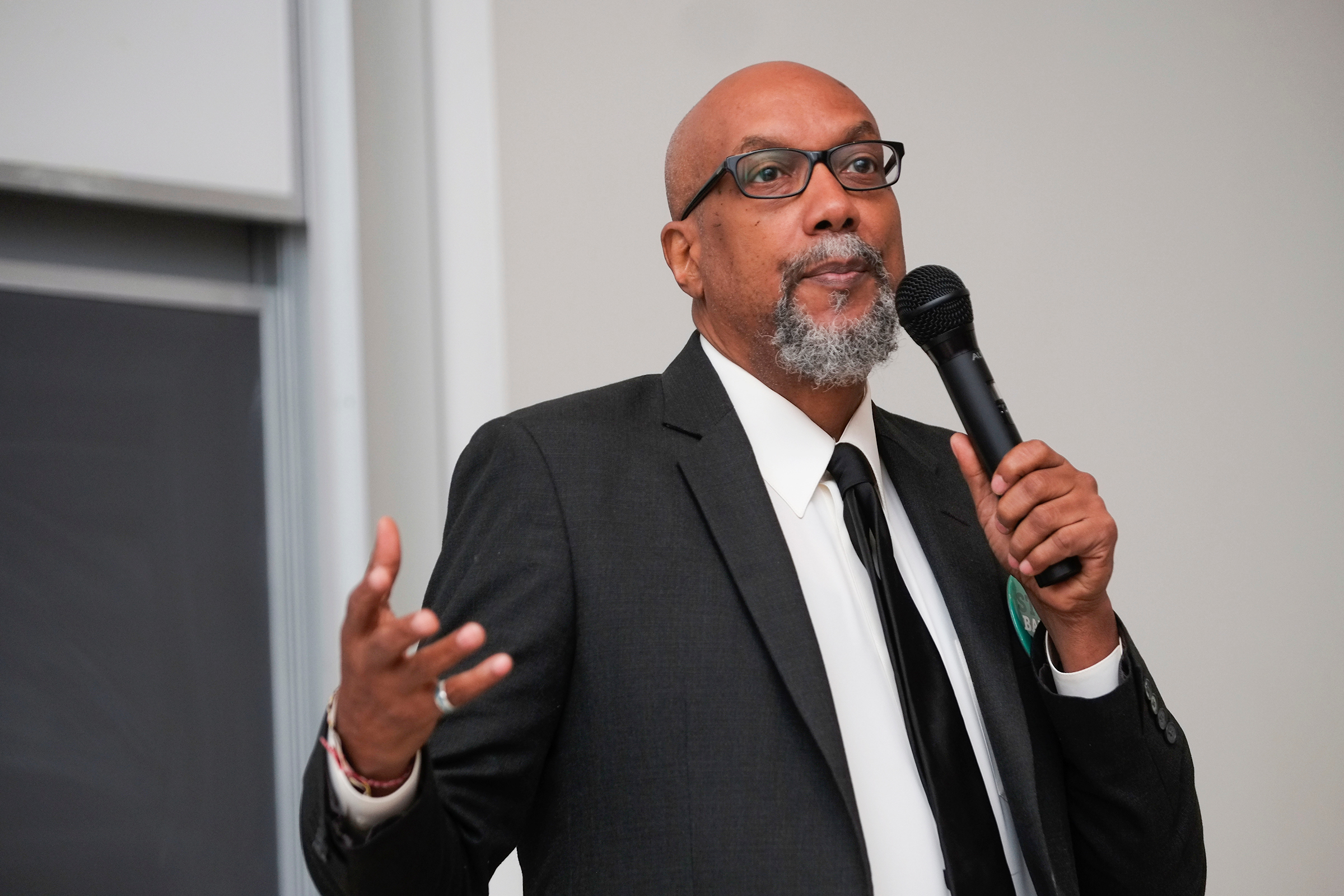 Green Party vice-presidential candidate Ajamu Baraka breaks down the principles of human rights to JSU students (Charles A. Smith/JSU)