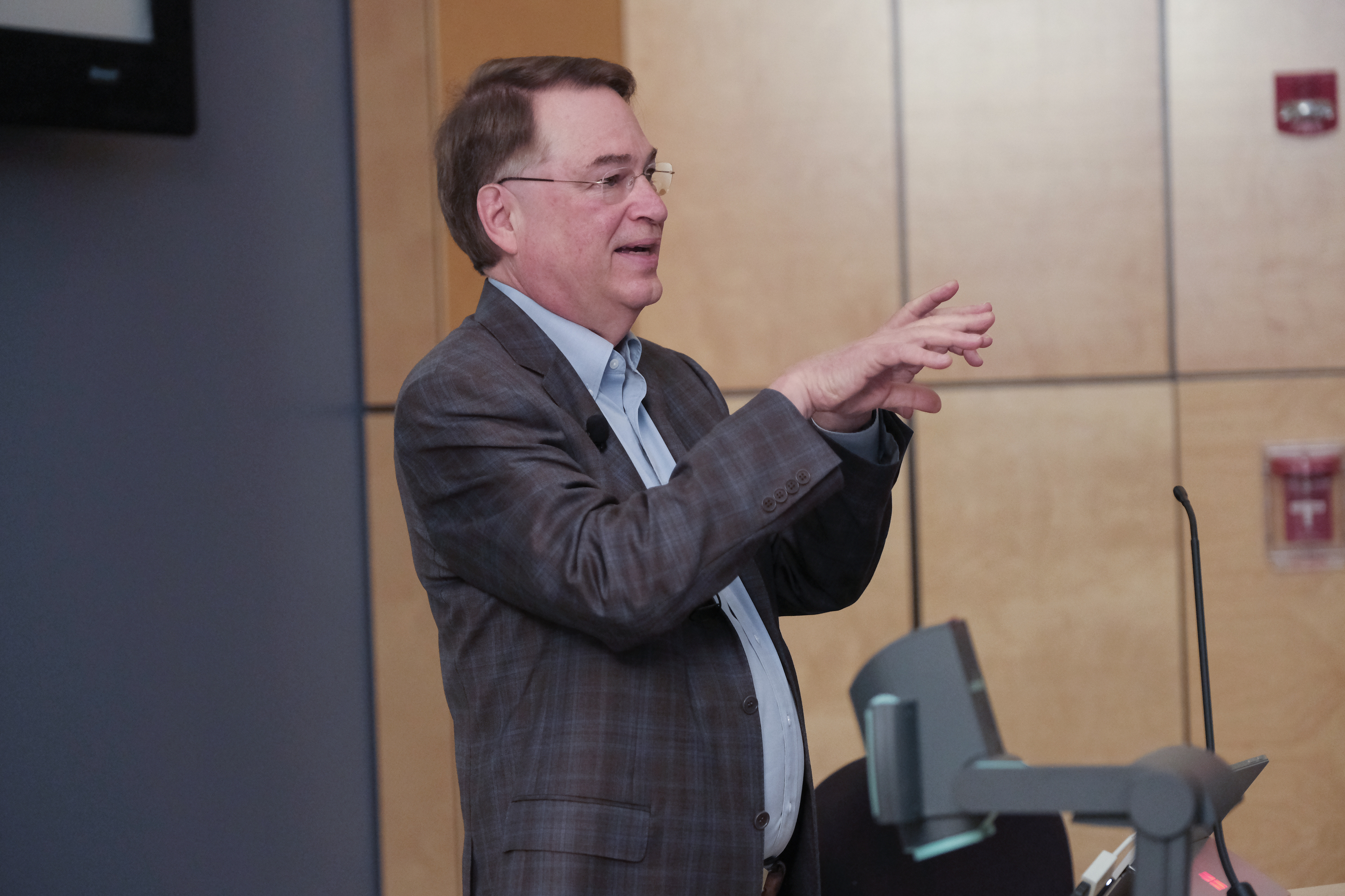 Big Data thought leader Larry Smarr, holder of the Harry E. Gruber professorship in UCSD's Department of Computer Science and Engineering lectured in the auditorium of the College of Science, Engineering and Technology. Professor Smart speculated on the exponentially growing machine intelligence and how it will increasingly inter-operate with human intelligence. (Charles A. Smith/University Communications)
