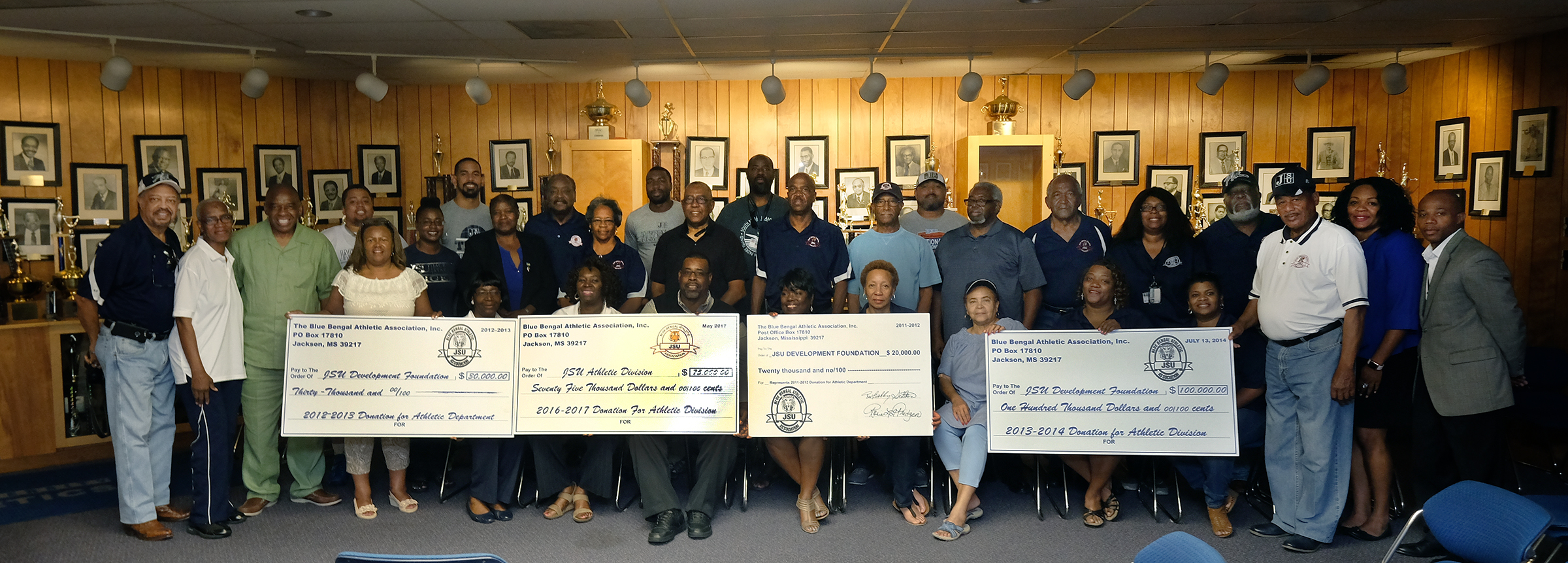 Members of the Blue Bengals Athletic Association challenge JSU alumni to show that they "bleed blue and white" and give back to Jackson State University. (Photo by Charles A. Smith/JSU)