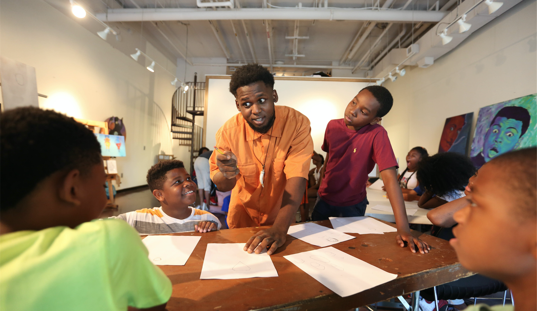 Comic book illustrator Kwame Braxton is the center of attention as students listen to his basic tips for drawing animation. (Photo by Kentrice S. Rush/JSU)