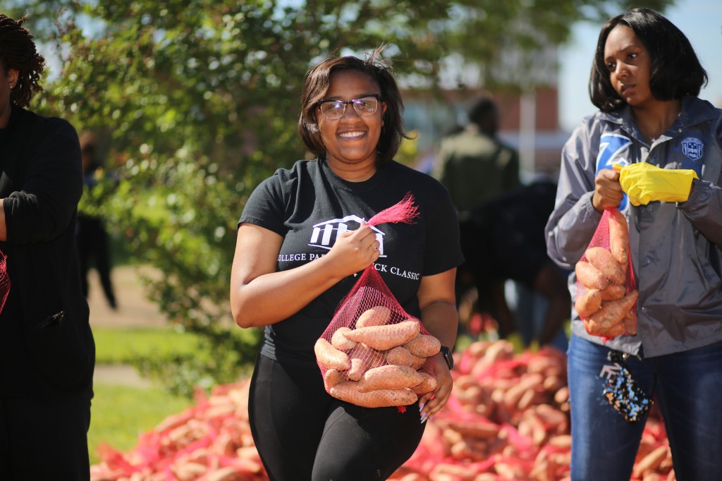 Student volunteers worked two-hour shifts Tuesday to help with this year’s Crop Drop. (Photo by Charles A. Smith/JSU)