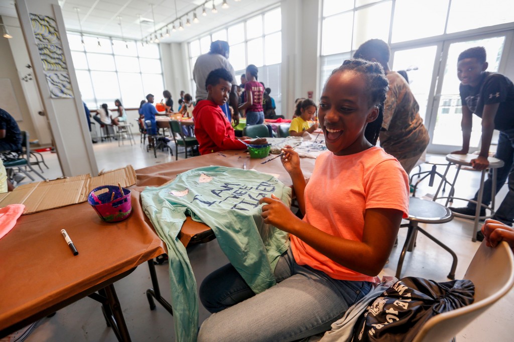 MaLeah McNair could not help but smile and laugh as she worked on her tiger eyes t-shirt. (Photo by Charles A. Smith/JSU)