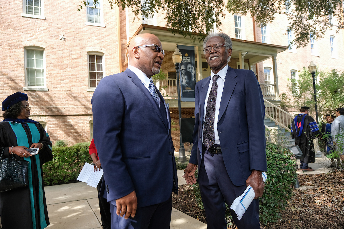 Dr. Bynum greets former JSU President Dr. John A. Peoples at the bell-ringing ceremony. (Photo by Charles A. Smith)