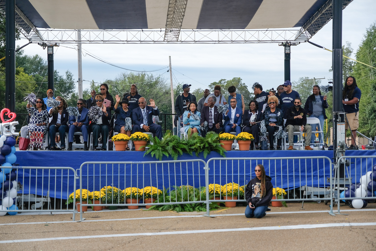 VIP guests join the Bynums for an exclusive view of the parade. (Photo by Charles A. Smith)