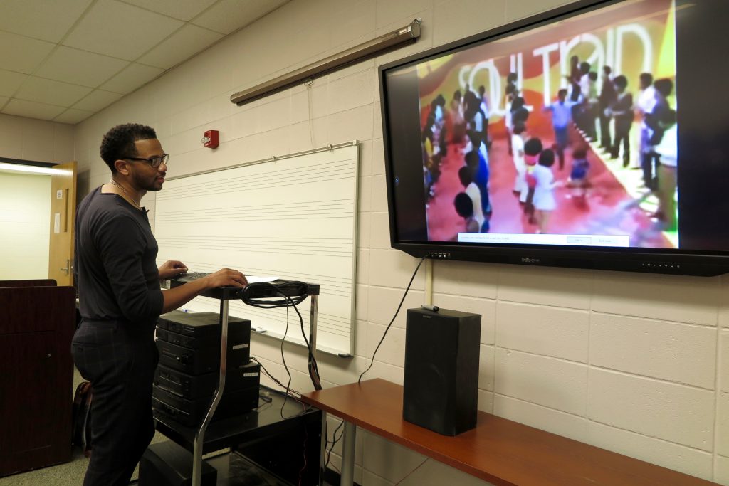 During his presentation on copyright infringement, Jeffrey Graves, attorney and JSU alum, gives students examples of songs that have been involved in some form of copyright controversy. (Photo by Rachel James-Terry/JSU)