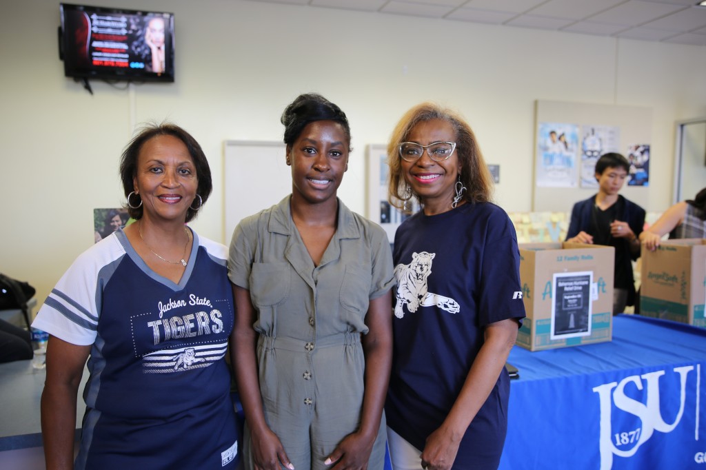 During the campus collection, The Links expressed compassion. Members encouraged JSU Bahamian student Stewart, center, whose family was affected by the ferocious storm. Stewart is from Freeport. (Photo by L.A. Warren/JSU)
