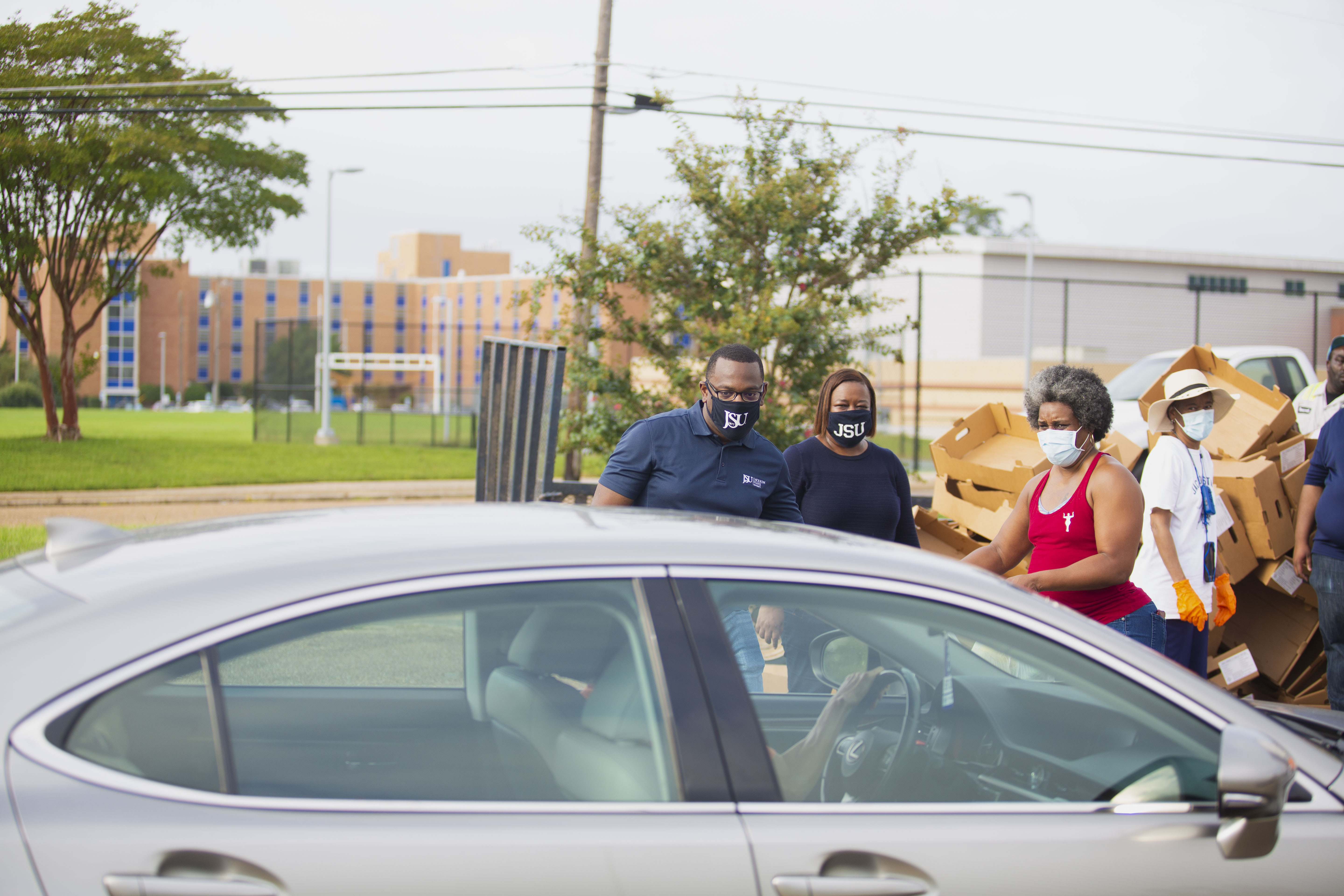 Acting President Thomas Hudson and VP for Academic Affairs Alisa Mosley distribute fresh produce to members of the community. (Photo by William Kelly/University Communications)
