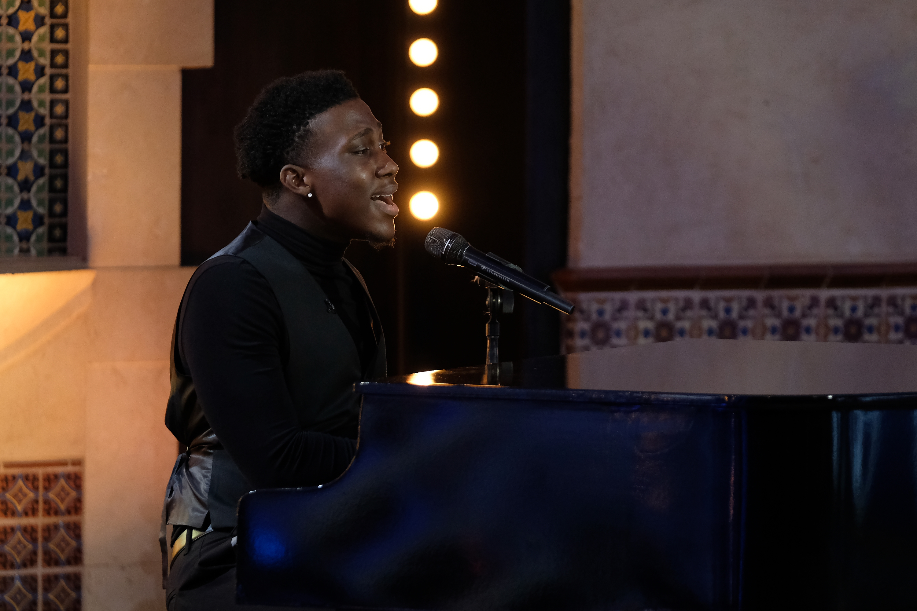 JSU student Deshawn Goncalves hopes to be the next American Idol winner as he competes on the long-standing show for bragging rights and a recording contract. Catch Goncalves Monday, March 22, on American Idol (8:00-10:00 p.m. EDT), on ABC. Photo courtesy of (ABC/John Fleenor).