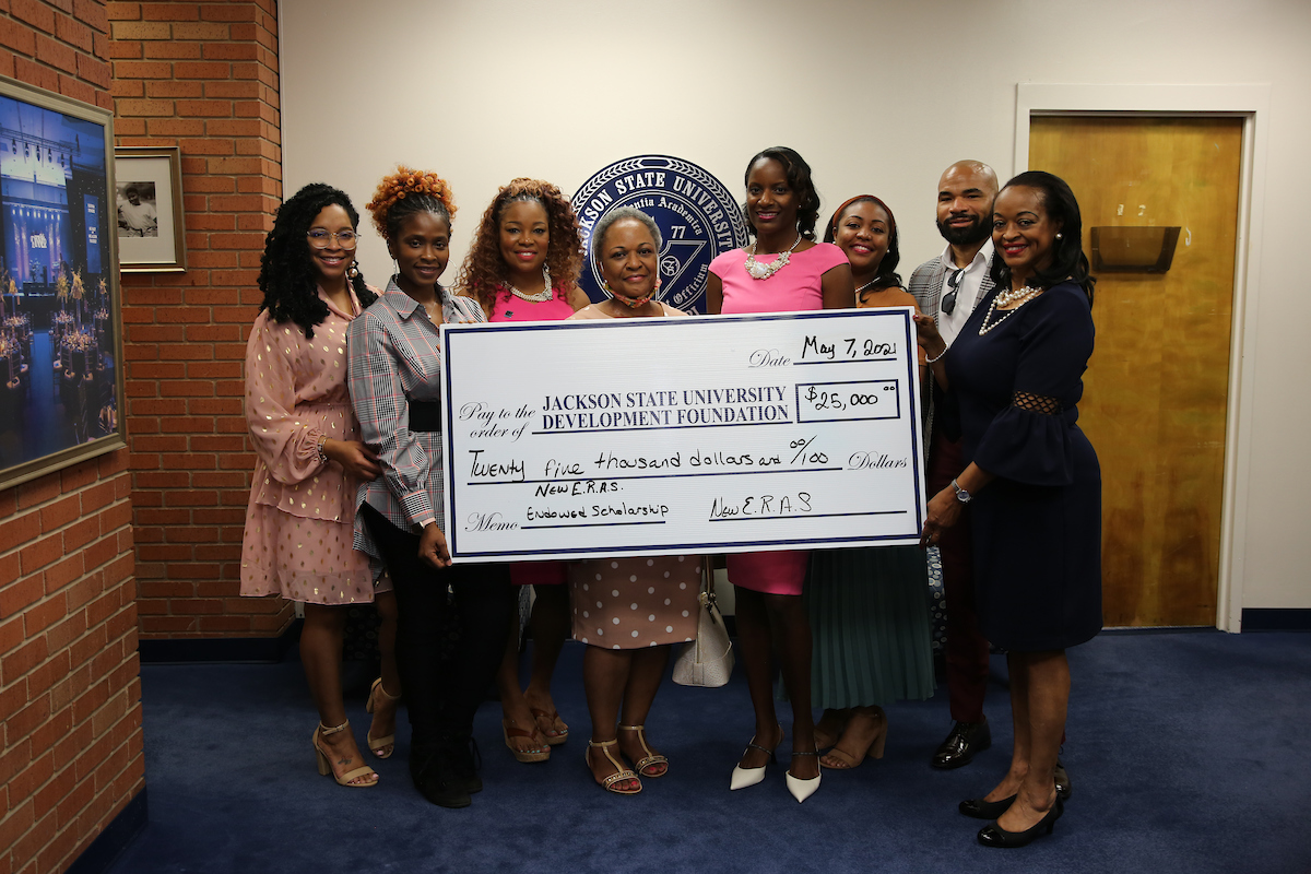 Members of the 2007 Gamma Rho chapter line of Alpha Kappa Alpha Sorority, Inc., at Jackson State University presented a check toward its eventual $50,000 student scholarship endowment. (Photo by Aron Smith/JSU)