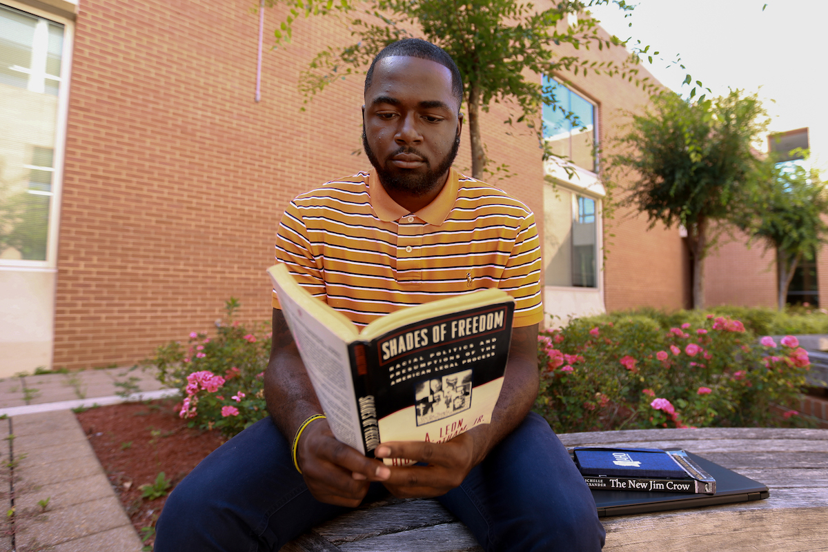 Jackson State University’s new V.I.B.E. program will allow students to rent or purchase digital textbooks at a reduced cost. The support will total $2.3 million in savings for undergraduate students. (Photo by William H. Kelly III/JSU)
