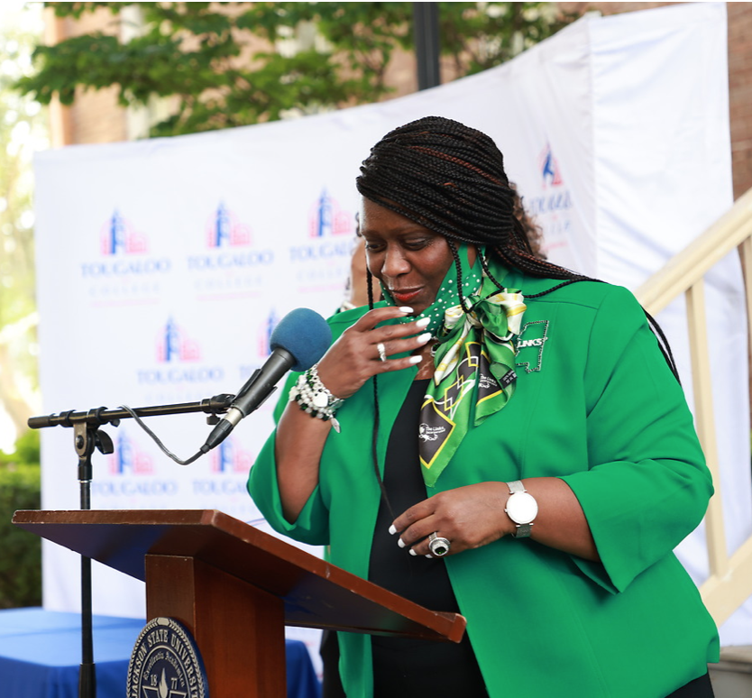 Dr. Juno Leggette Jacobs, an HBCU co-chair and assistant director in JSU’s Undergraduate Admissions and Recruitment, introduces the recipients. (Photo by Charles A. Smith/JSU)