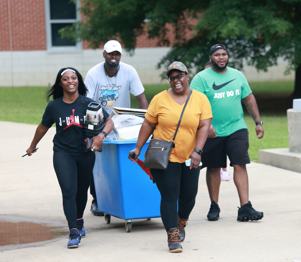 Families were all smiles as they dropped off their loved ones for the start of the new academic year. (Photo by William Kelly, III/JSU)
