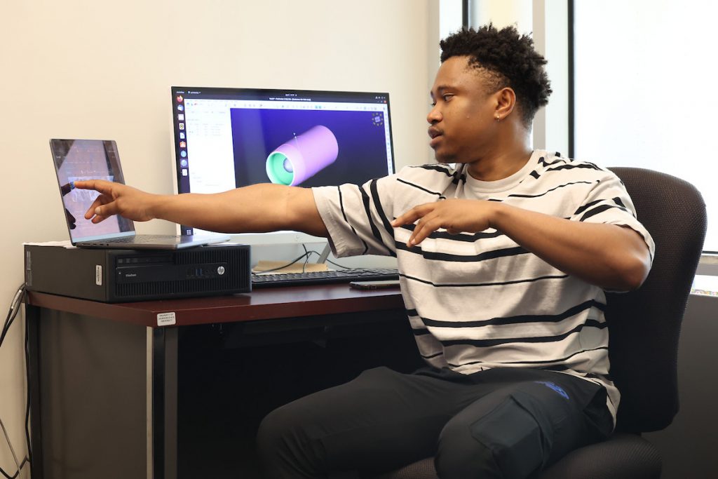 Jackson State University student presents a 3D digital model on screen during an AI-supported applied learning session.